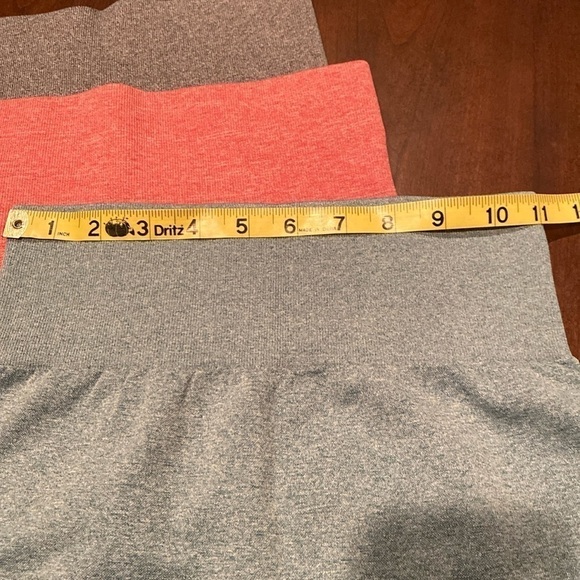 3 pack seemless high waist yoga shorts size Small in gray, green, and red - Picture 5 of 7